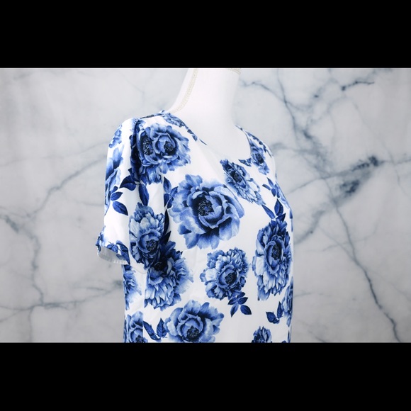 Ivory blue floral short sleeve blouse - Picture 3 of 7
